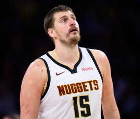 ky Sports-豪华数据！约基奇本赛季常规赛对阵森林狼场均35.8分15板11.3助