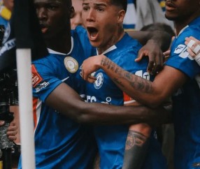 手机安全登录入口-切尔西1-0利兹联半场数据：射门6-4，射正2-1，绝对机会2-1