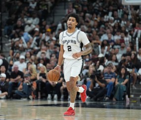 新秀赛季常规赛结束！马刺官方：哈珀因左大拇指伤势提前退赛