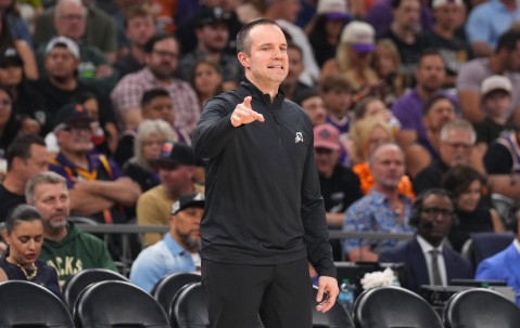 官方网-背靠背对阵独行侠！奥特：会评估球员情况决定是否安排轮休